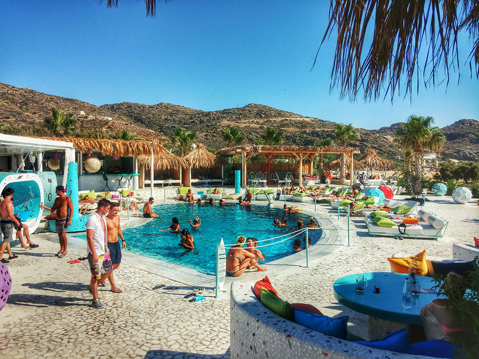 Freebeacbbar Restaurant And Beachbar In Mylopotas Ios Island Free Beach Bar